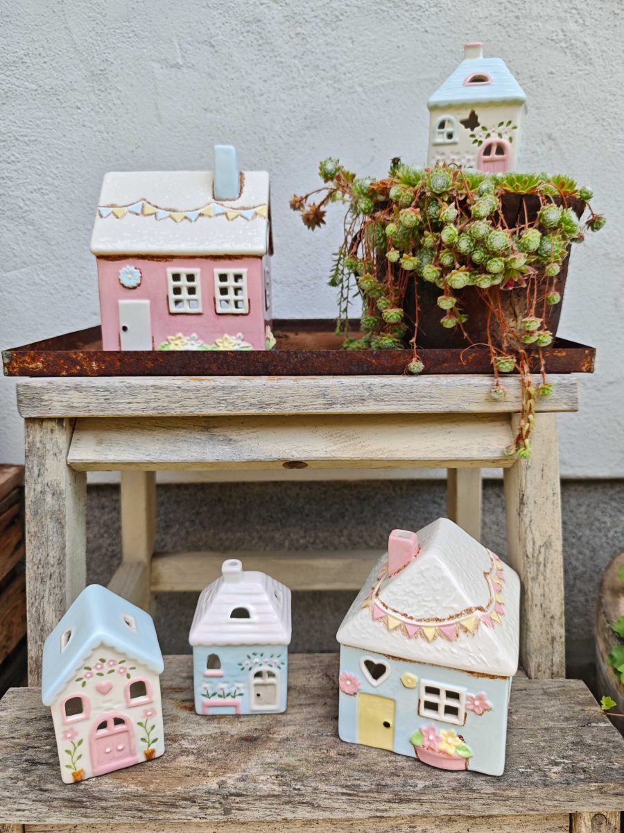 Set of 3 mini ceramic houses Country with led light 10 cm Isabelle Rose