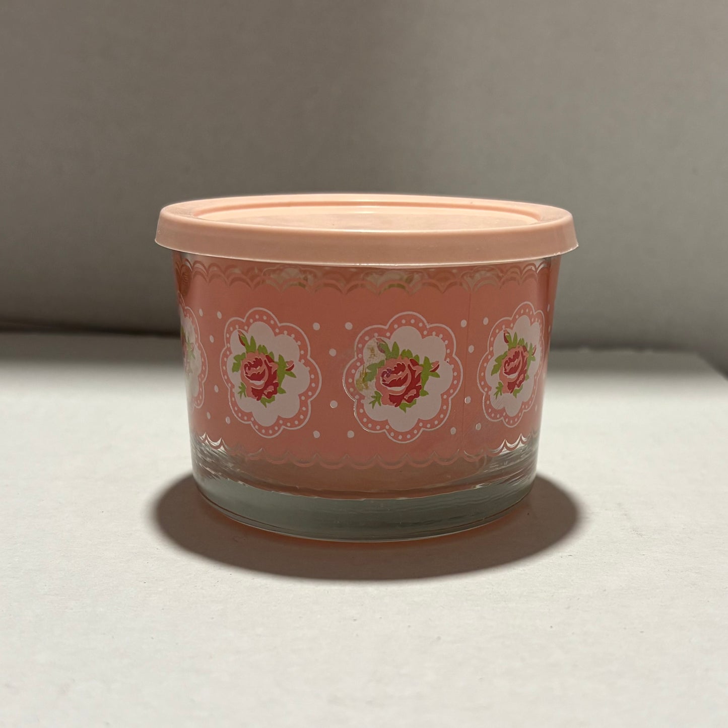 Glass bowl with lid (pink)