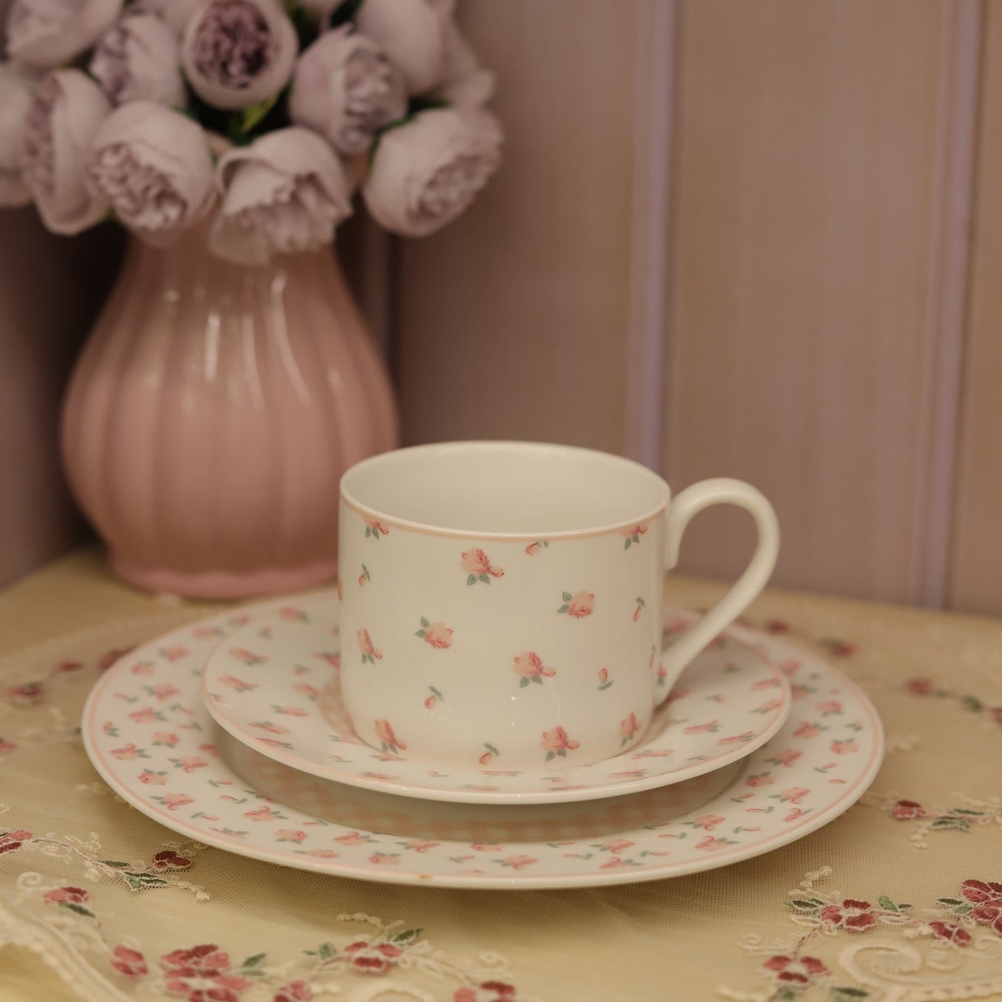 Cup with saucer “spring”