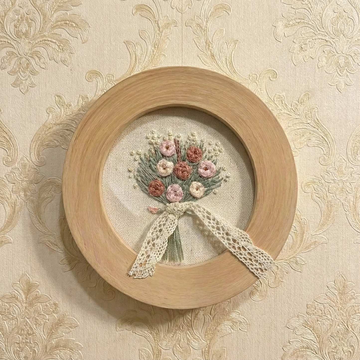 Embroidery round wooden board
